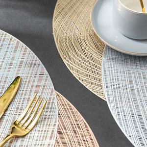 北欧餐桌装饰15英寸镂空聚氯乙烯耐热圆桌垫金属金色餐垫 - Product Image 6