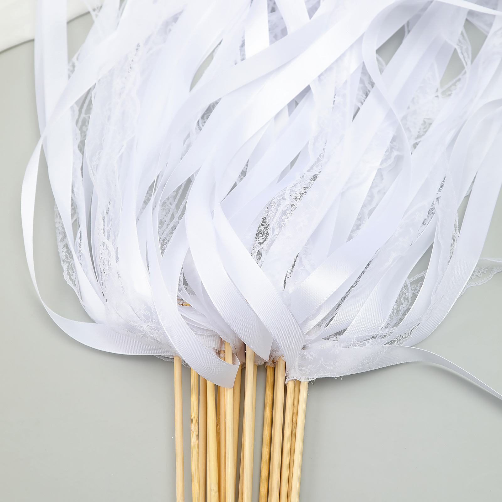 Blanc + dentelle + cloche
