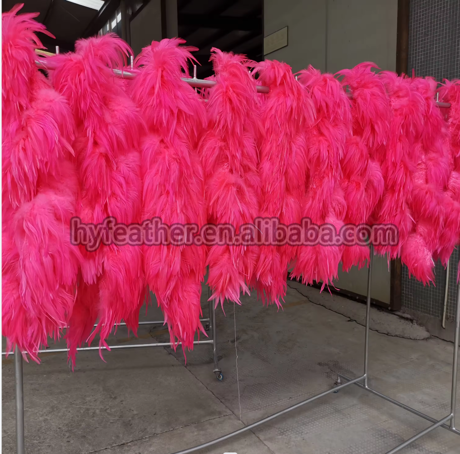 ขนนกสีชมพูสำหรับอานม้า