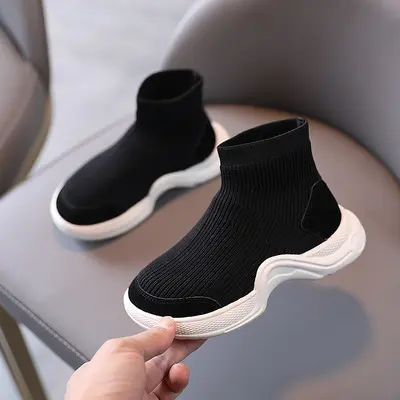 어린이 캐주얼 신발 어린이를위한 새로운 운동화 탄성 니트 신발 편안하고 통기성 어린이 가벼운 신발