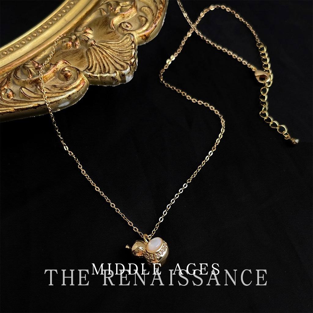 Collar de concha cuadrada dorada