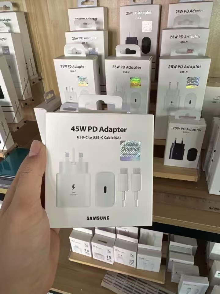 สีขาว
