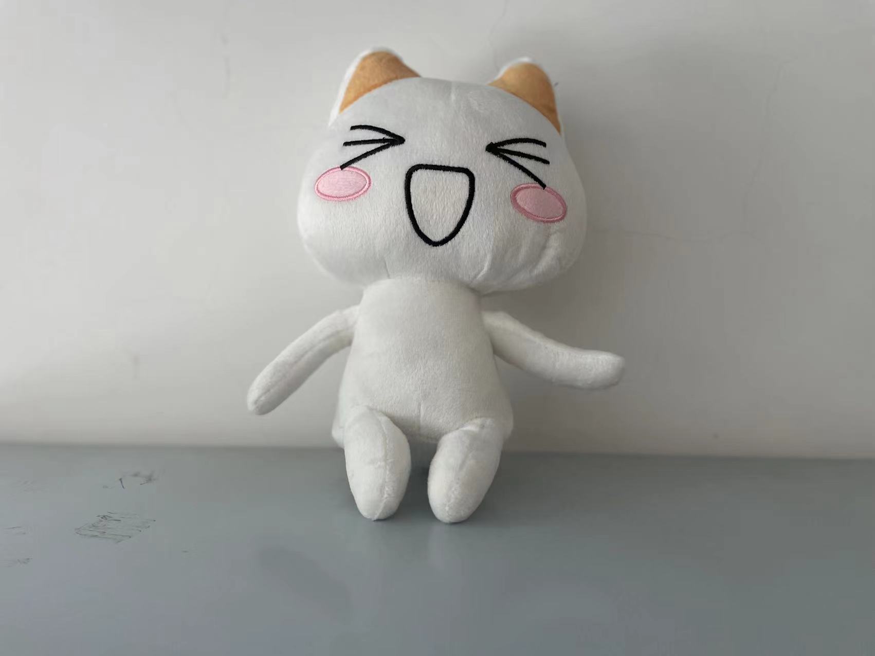 Chat blanc riant