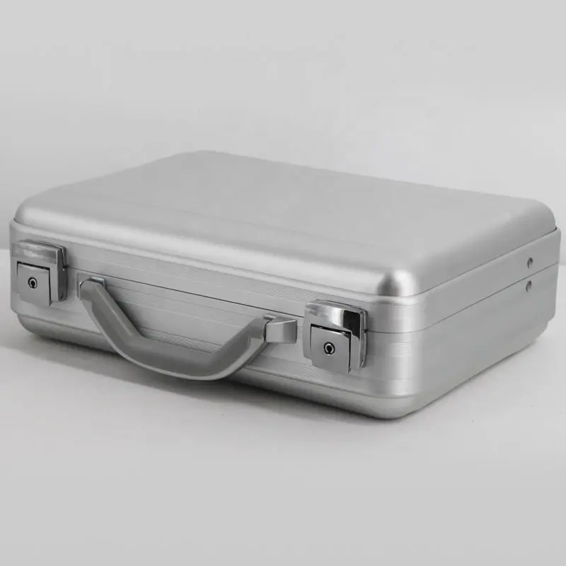 वाटरप्रूफ उपकरण भंडारण बॉक्स सुरक्षात्मक आयोजक एल्यूमीनियम टूल कैरी केस सिल्वर उपकरण के लिए कस्टम फोम डालने के साथ