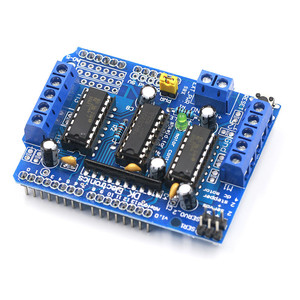La scheda di espansione dell'azionamento del motore dello scudo di controllo del motore L293D è adatta per carrelli arduino