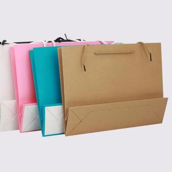 للبيع بالجملة حقائب فاخرة من ورق الكرافت تحمل اللون الأبيض والبني للتسوق حقائب مخصصة مع شعارك الخاص للمتجر