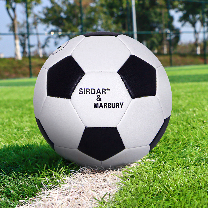 Cousu à la machine - Noir et blanc classique