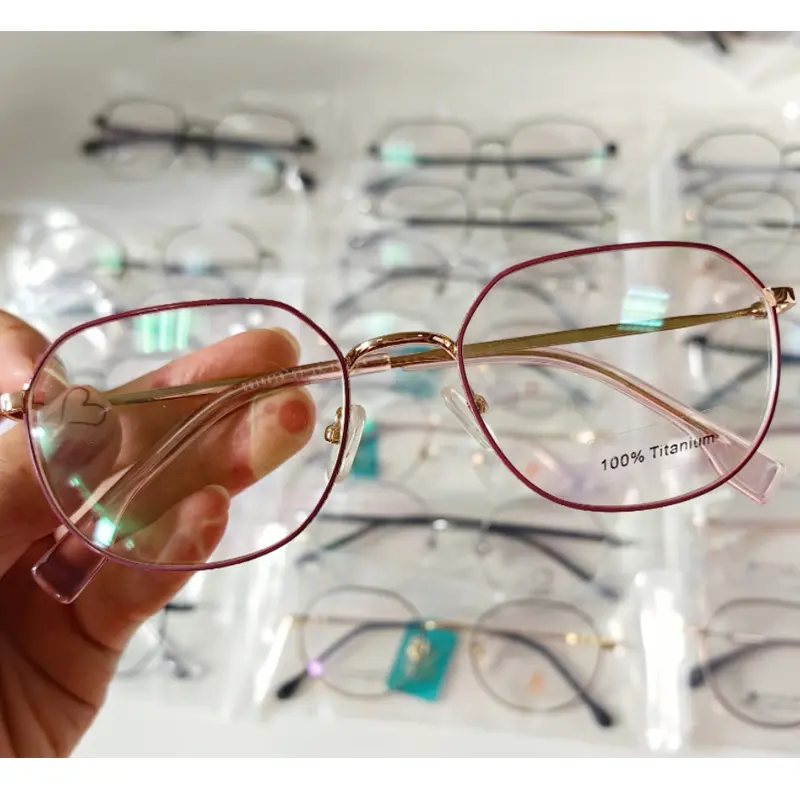 نظارات بصرية من التيتانيوم خفيفة الوزن للغاية بإطار بصري من الصين بألوان متنوعة متوفرة في المخزون نظارات عين نسائية للرجال