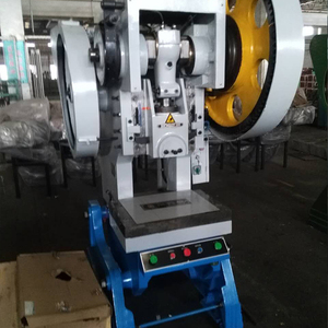 Pequeña punzonadora automática de chapa de metal CNC Estándar europeo Nueva condición Precio competitivo Estampado de acero Incl. Bomba