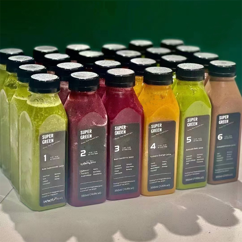 Bouteille transparente avec bouchon noir