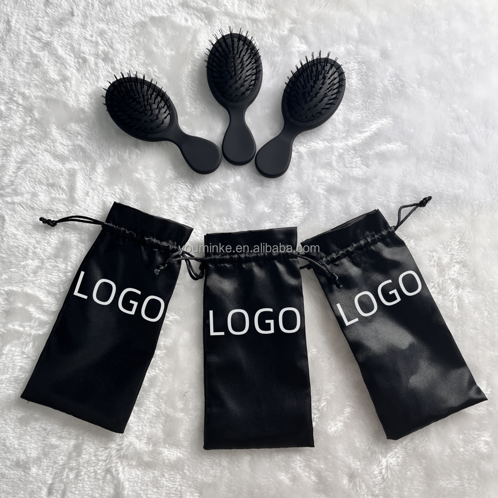 petite brosse à cheveux