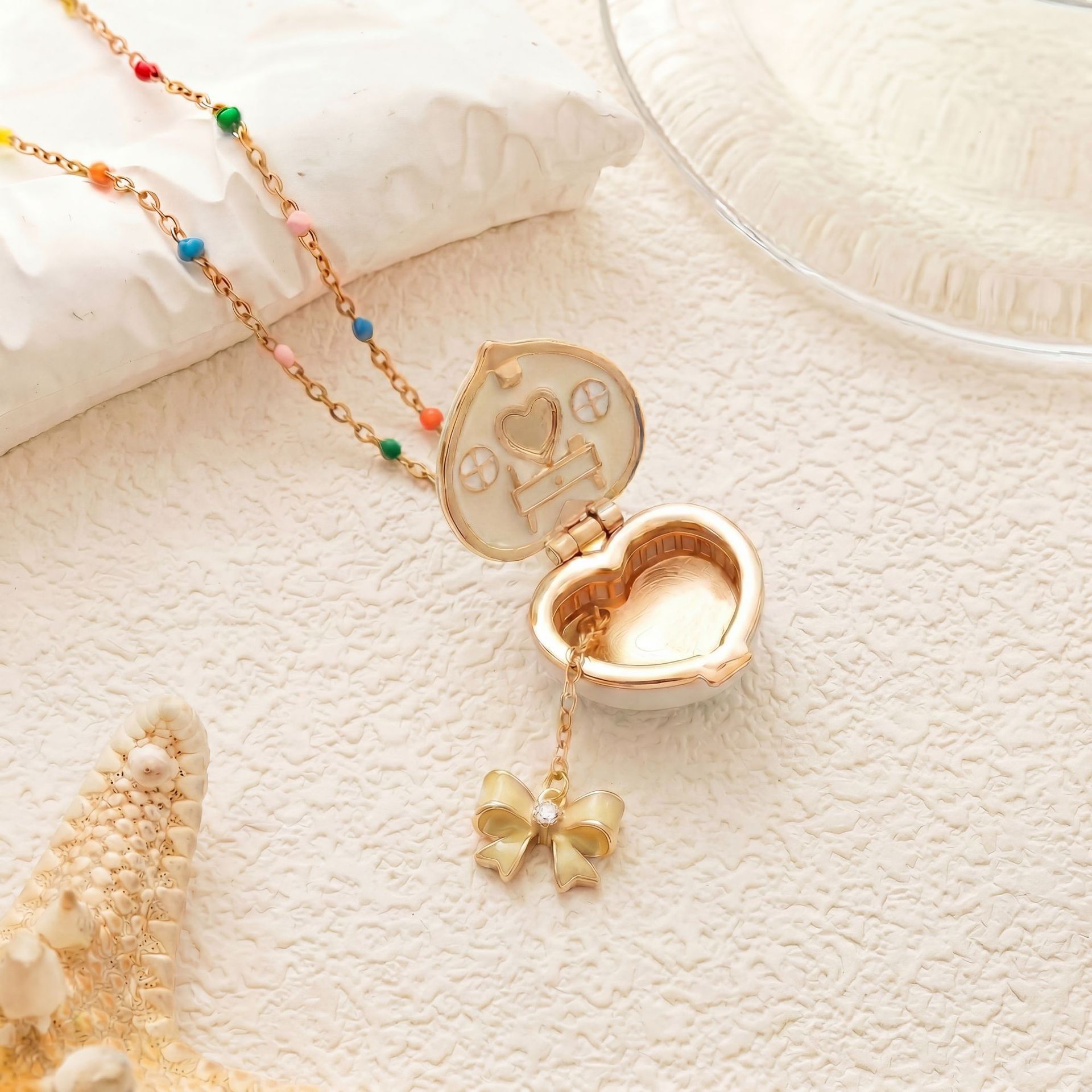 White bow tie-Love box necklace