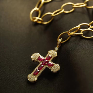 Vendita alla moda 18k oro naturale diamante piccione sangue rubino collana Unisex gioielli croce ciondolo modello festa stile Hip Hop