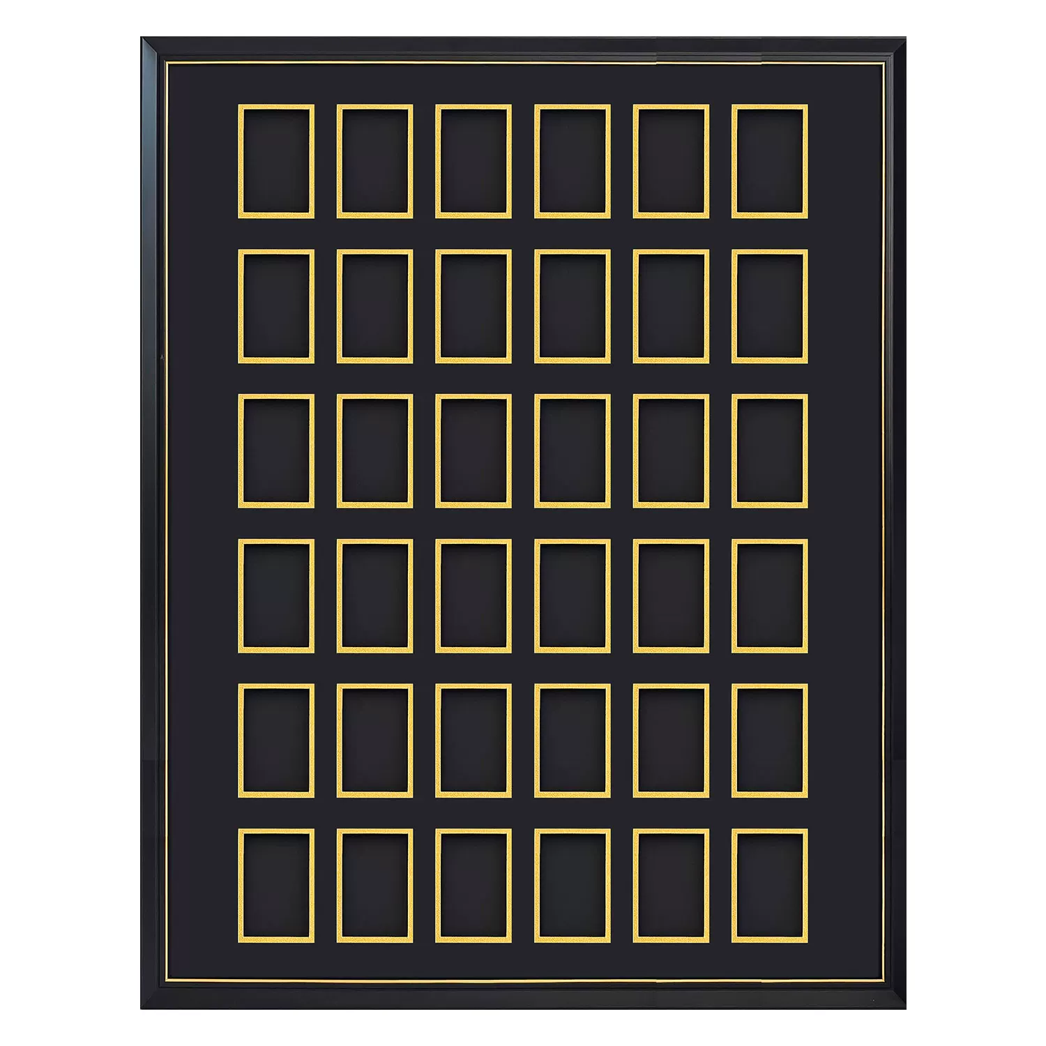 36 agujeros. Tamaño interior: 70*90 cm.