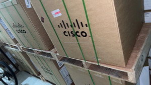 Cisco C9407R-96U-BNDL-A impresa ad alte prestazioni commuta massiccia 96U porte di rete pietra angolare con alta efficienza
