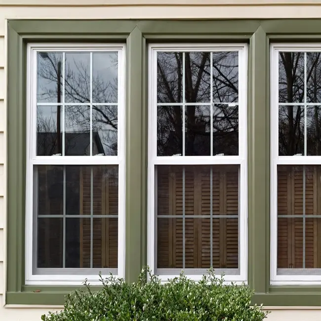 Finestre in pvc finestre verticali scorrevoli in vinile con cornice e vetro temperato