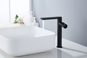 Vuông vòi Brass lưu vực vòi Chrome xử lý duy nhất Cartridge gốm boong núi Mixer cho phòng tắm hiện đại - Product Image 4