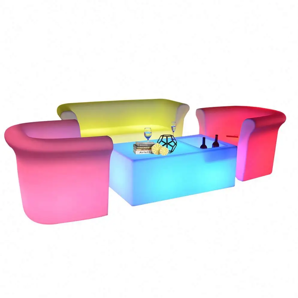 2021 recién llegado juego de muebles con luz LED inteligente sofá Seccional de diseño moderno y sillas para uso al aire libre hecho de plástico duradero