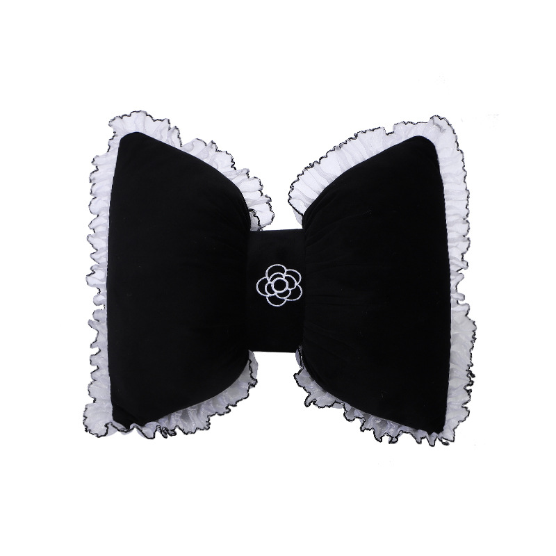 Support lombaire en peluche camélia avec bordure en dentelle
