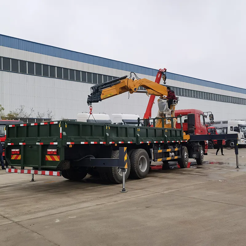 Grues montées sur camion Tobile hydraulique de 25 tonnes de haute qualité de marque supérieure de la Chine à vendre