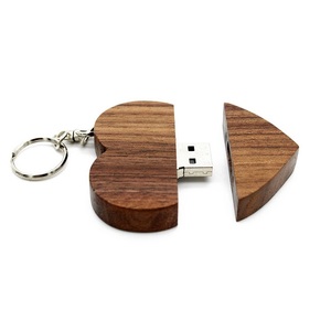 定制木制心形Usb 2.0 3.0闪存驱动器，带雕刻标志摄影木制吊坠心形USB带钥匙扣 - Product Image 1