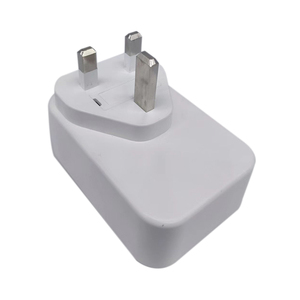 UK nach UK Internat ional Power Adapter Multifunktion aler AC-Ladegerät-Konvertierungs stecker mit 1 USB C-und 3 USB-Anschlüssen - Product Image 4
