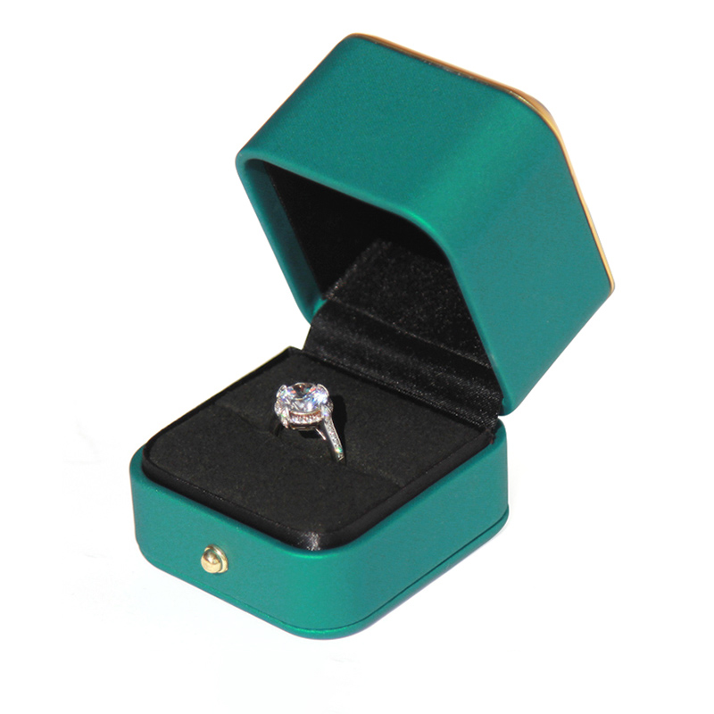 Boîte de bague verte