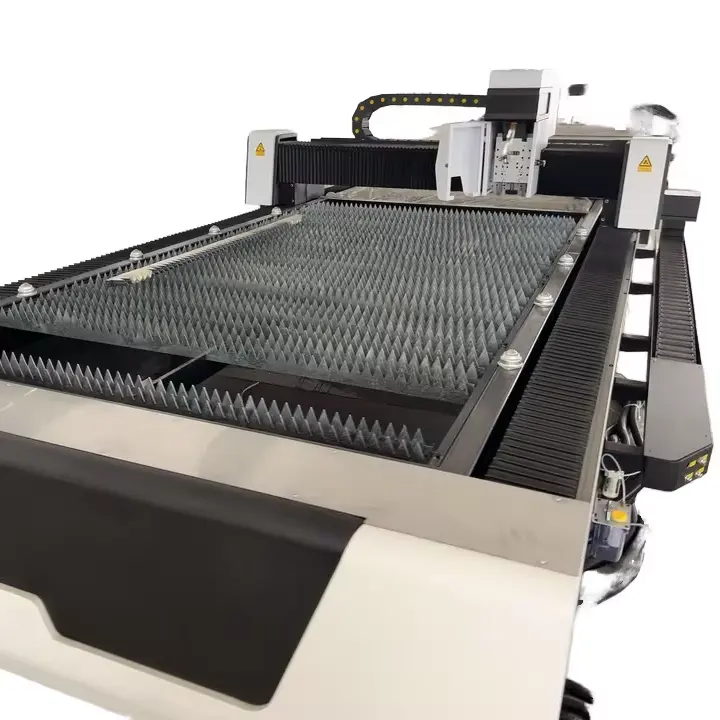 Nuova 2024 di produzione di vendita calda macchina di taglio laser in fibra con alto sconto per acciaio inossidabile al carbonio 1-6Kw