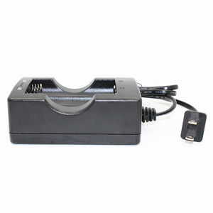 Ince evrensel 4.2V 1000mA * <span class=keywords><strong>2</strong></span> <span class=keywords><strong>2</strong></span> yuvası 18650 20700 21700 32700 lityum iyon şarj edilebilir <span class=keywords><strong>2</strong></span> yuvaları taşınabilir USB pil şarj cihazı