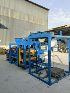 Una máquina de moldeado de bloques de cemento y fabricación de ladrillos completamente automática controlada por PLC rentable Máquina de fabricación de bloques - Product Image 6