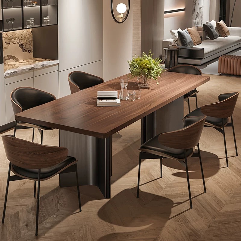 Une table avec six chaises