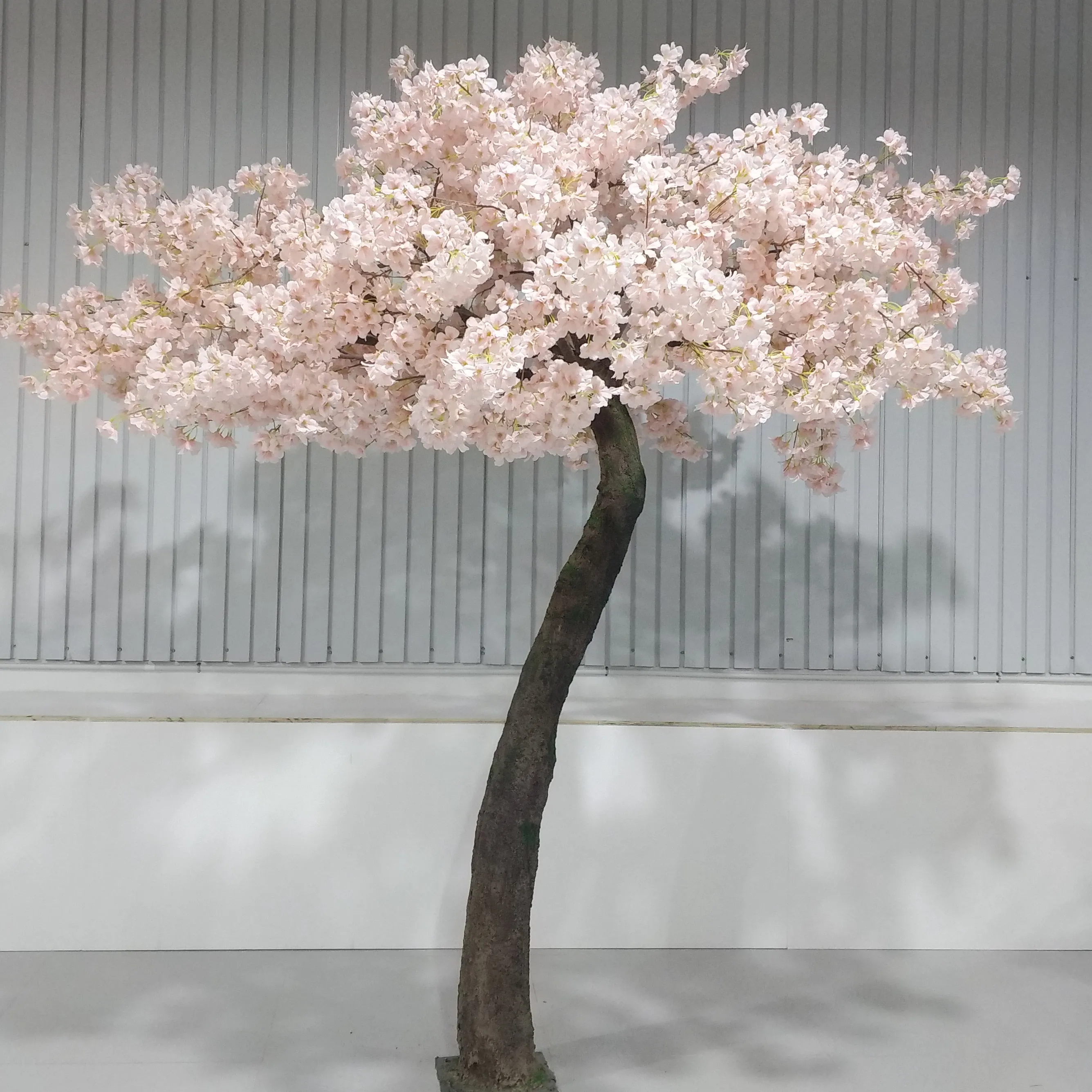 Albero decorativo in vendita per piante Decorative all'aperto grandi alberi di ciliegio artificiale in plastica fiore finto