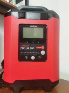 Fijador y cargador de batería LAUNCH PFP100 PRO con 6 modos de carga y método de carga inteligente de 9 etapas 12V y 24V - Product Image 2