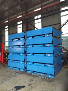 CE Certified <strong>Automatic</strong> Adjustable Forklift Platform Dock <strong>Loading</strong> Ramp Durable Hydraulic <strong>Loading</strong> <strong>and</strong> <strong>Unloading</strong> Dock Leveler
