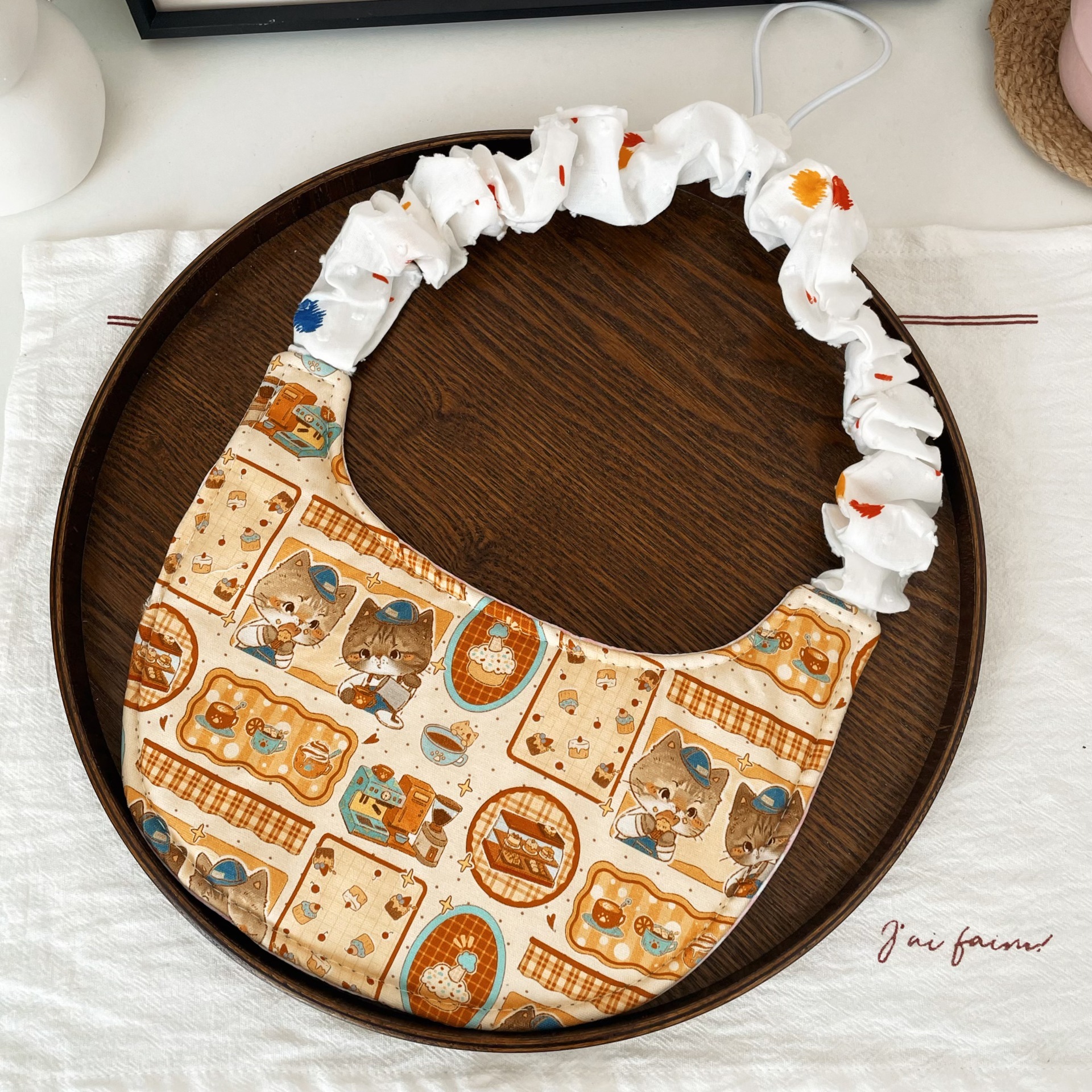 Thickened bib-cat design