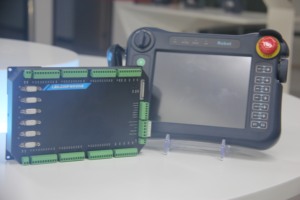 Sistema di controllo del braccio del robot di impulso 3-6 assi per il processo di carico e scarico dell'iniezione con i pezzi di ricambio del touch screen - Product Image 4