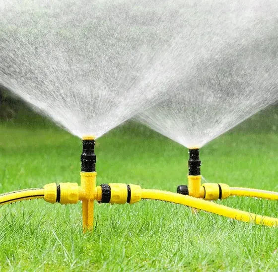 Fabricant professionnel arrosage de pelouse Rotation à 360 degrés arroseur d'eau de pelouse de jardin rotatif en plastique