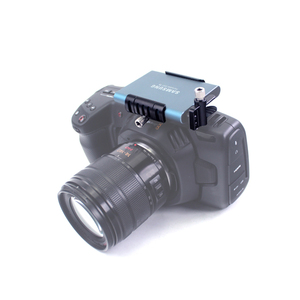 T5 SSDホルダーホットシューマウントType <span class=keywords><strong>C</strong></span>ケーブル保護用Samsung T5とBMPCC 4 18kカメラ