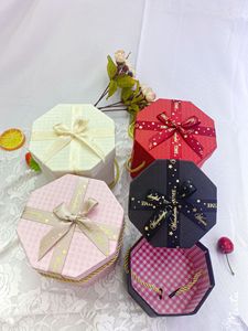 Özelleştirilmiş Kraft kağıt hediye kutusu yuvarlak şekil ve kabartma ile tatil için UV kaplama mat laminasyon ile süper sert - Product Image 3
