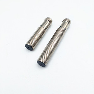 -Nuevo enchufe en el sensor E2B-S08KN04-MC-B1 E2B-S08LS01-MC-B1 disponibles en stock - Product Image 1