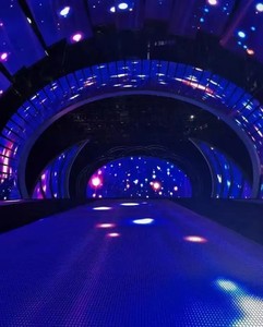 P3 P2 P4หน้าจออุโมงค์ LED สุดสร้างสรรค์สำหรับฉายภาพในอวกาศหน้าจออุโมงค์แบบโค้ง LED โมดูล LED แบบอ่อนยืดหยุ่น
