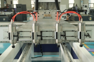 Enrutador CNC de cabezales múltiples de 4 husillos con mesa giratoria para la fabricación de gabinetes de carpintería y tallado decorativo 3D - Product Image 4