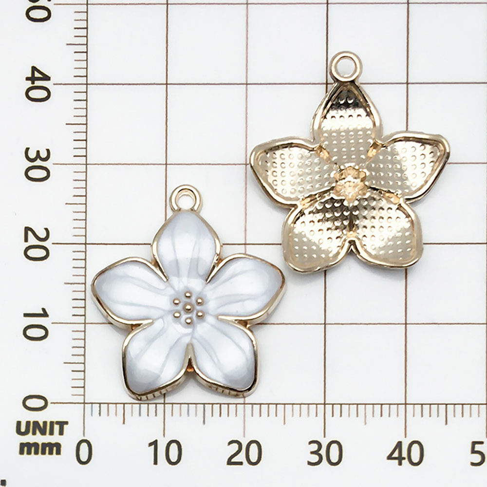 One white cherry blossom with oil droplets - 2.6g - 28*25mm - 18836