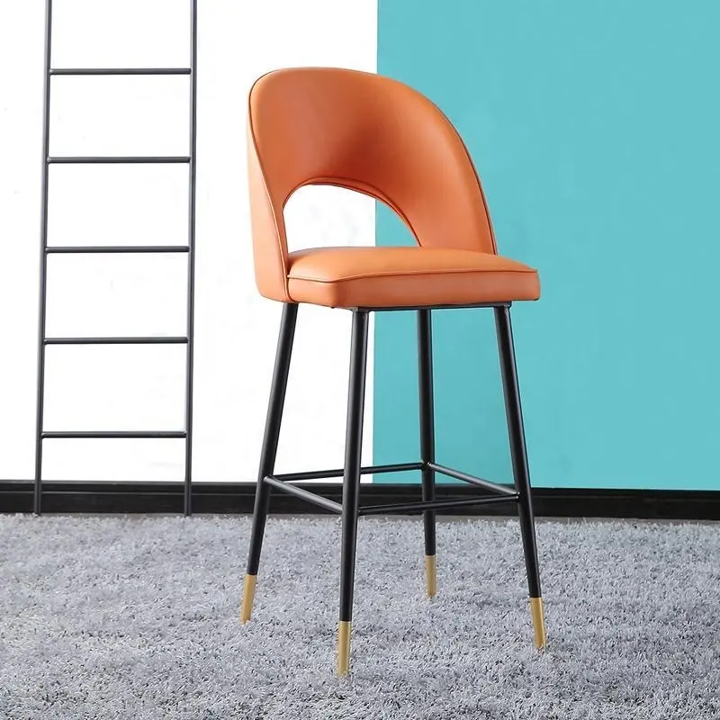 직접 제조 업체 가죽 포커 의자 스테인레스 스틸 나무 다리 현대 바 의자 높은 살롱 바 의자