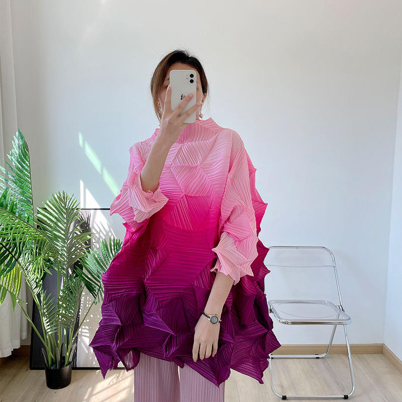 สีแดงม่วง