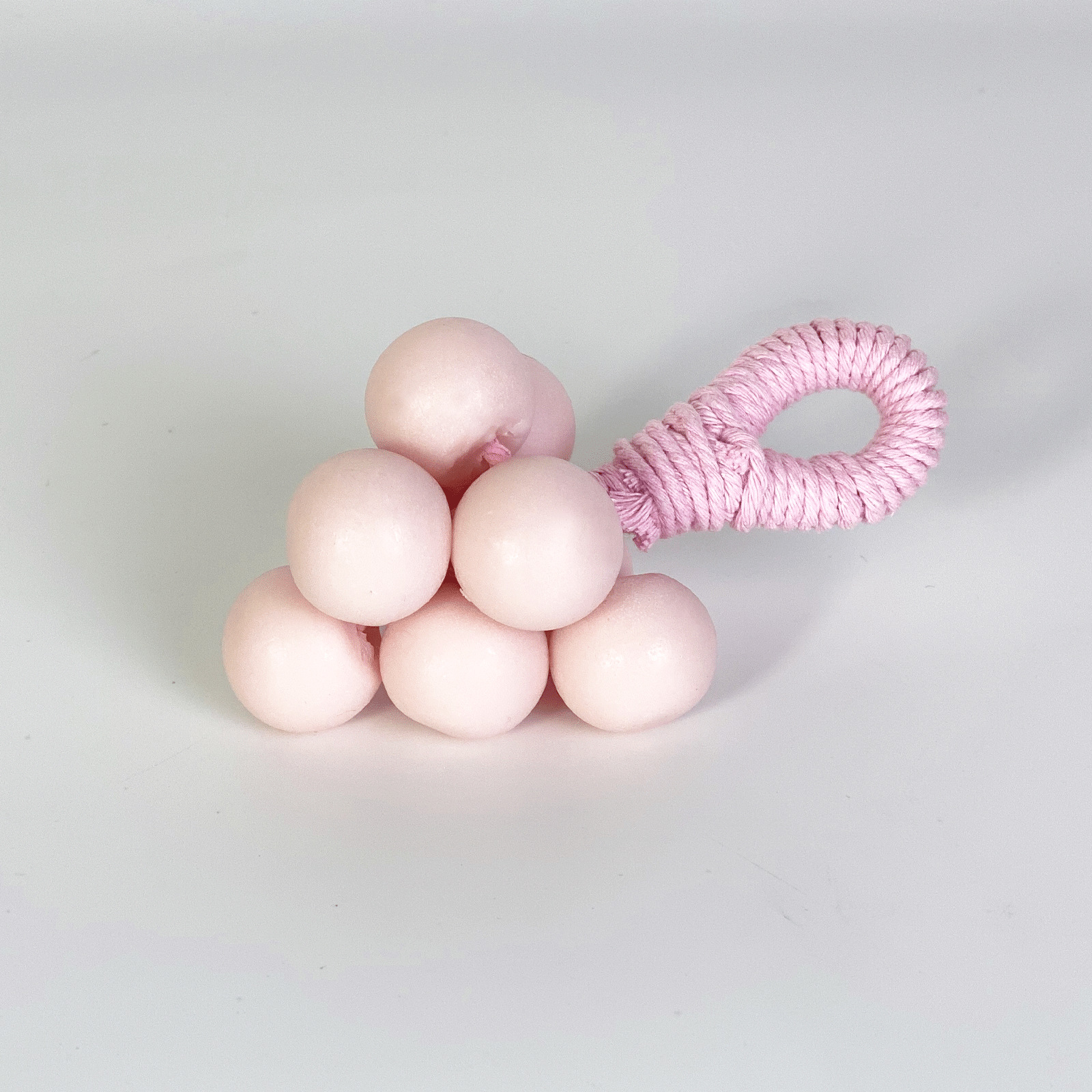 Macaroon powder-bare string