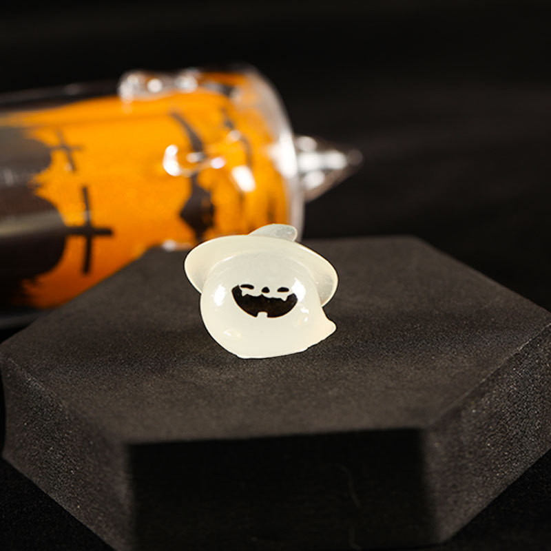 Fantasma dal cappello bianco