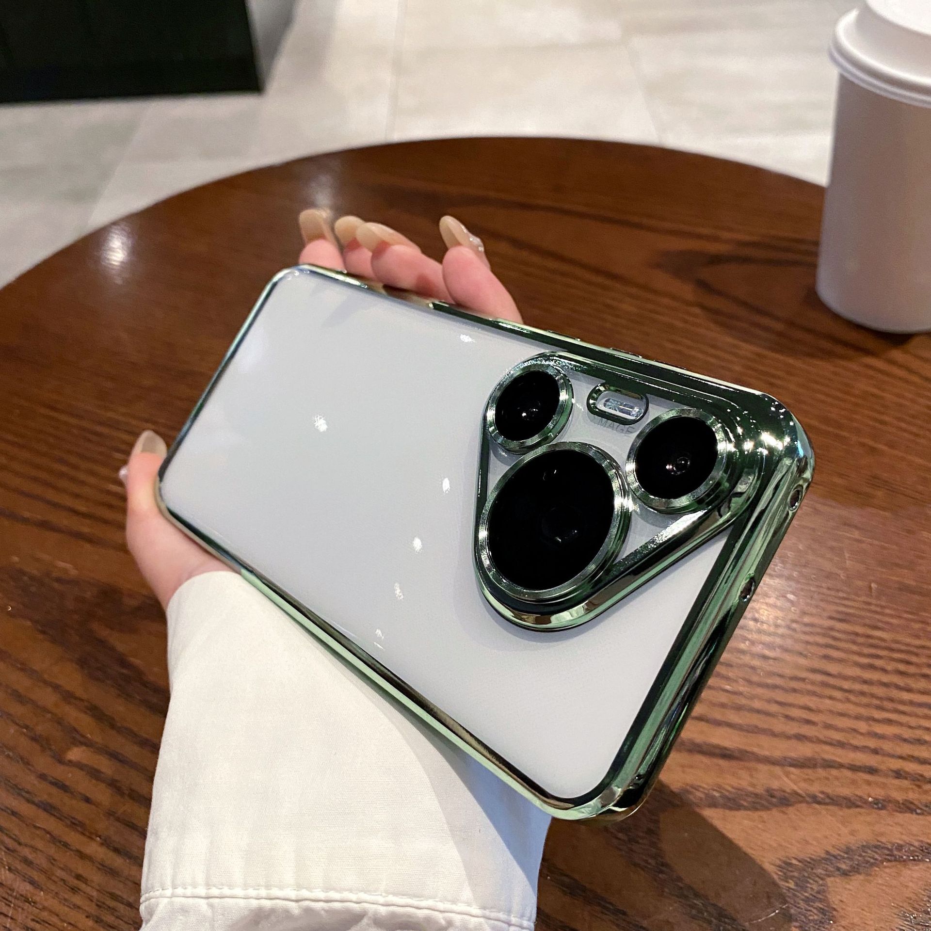 สีเขียวอ่อน