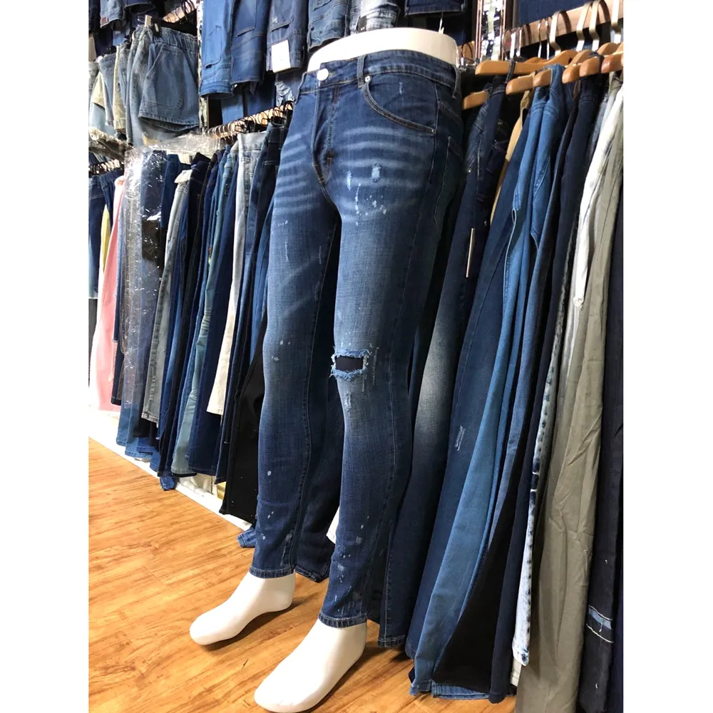 Chine Guangzhou Xintang denim jeans usine hommes denim jeans stocks toutes sortes de pantalons jeans pour hommes conceptions de mélange 2019 destockage l