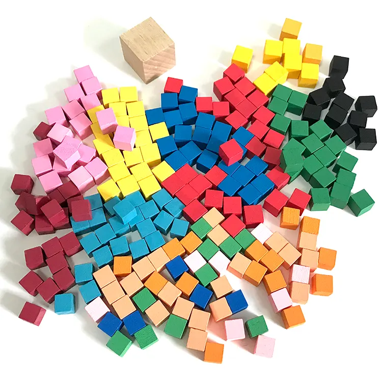 लकड़ी के रंग क्यूब्स-कस्टम डिजाइन रंगीन बोर्ड टुकड़े खेल लकड़ी के क्यूब्स के लिए खेल